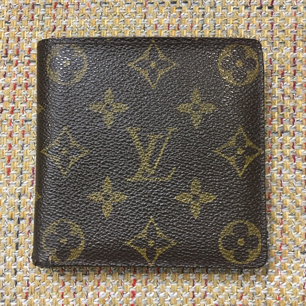 LOUIS VUITTON LV Monogram Bifold Marco Wallet with Internal Coin Pouch CA0092
